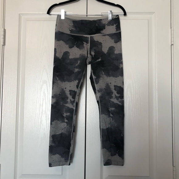 Lululemon Mid Rise Grey Pattern Leggings - Picture 2 of 6